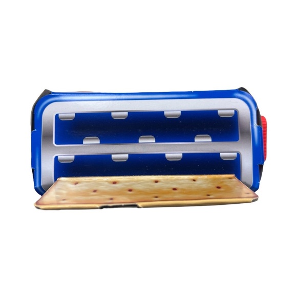 Cookeez Makery Pop Tarts Toasty Treatz Toaster With Scented Plush Surprise Toy - Picture 6 of 8